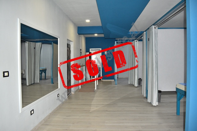 Commercial premises for sale in Vellezrit Manastirli in Tirana.
The environment is located on the g